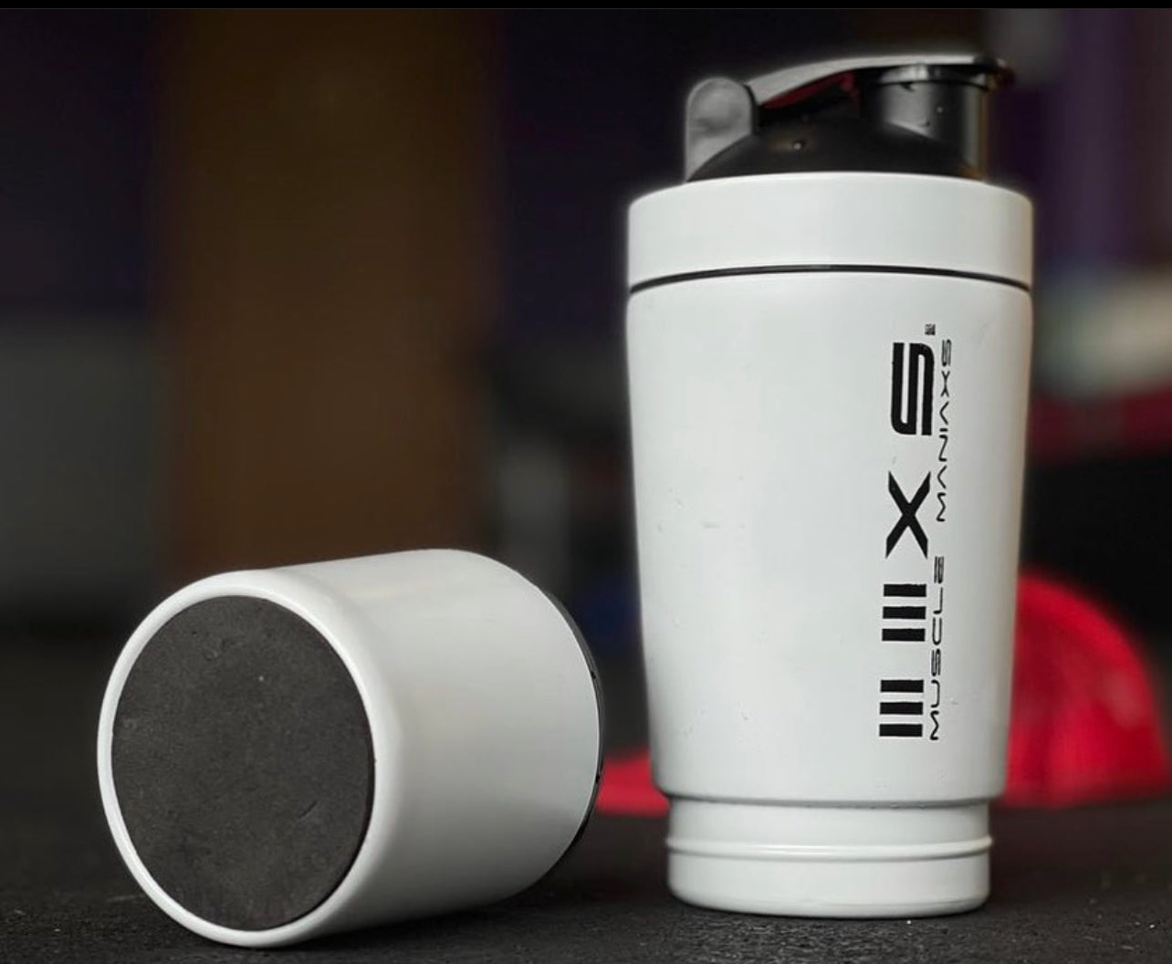 HARD STEEL SHAKER White with compartment