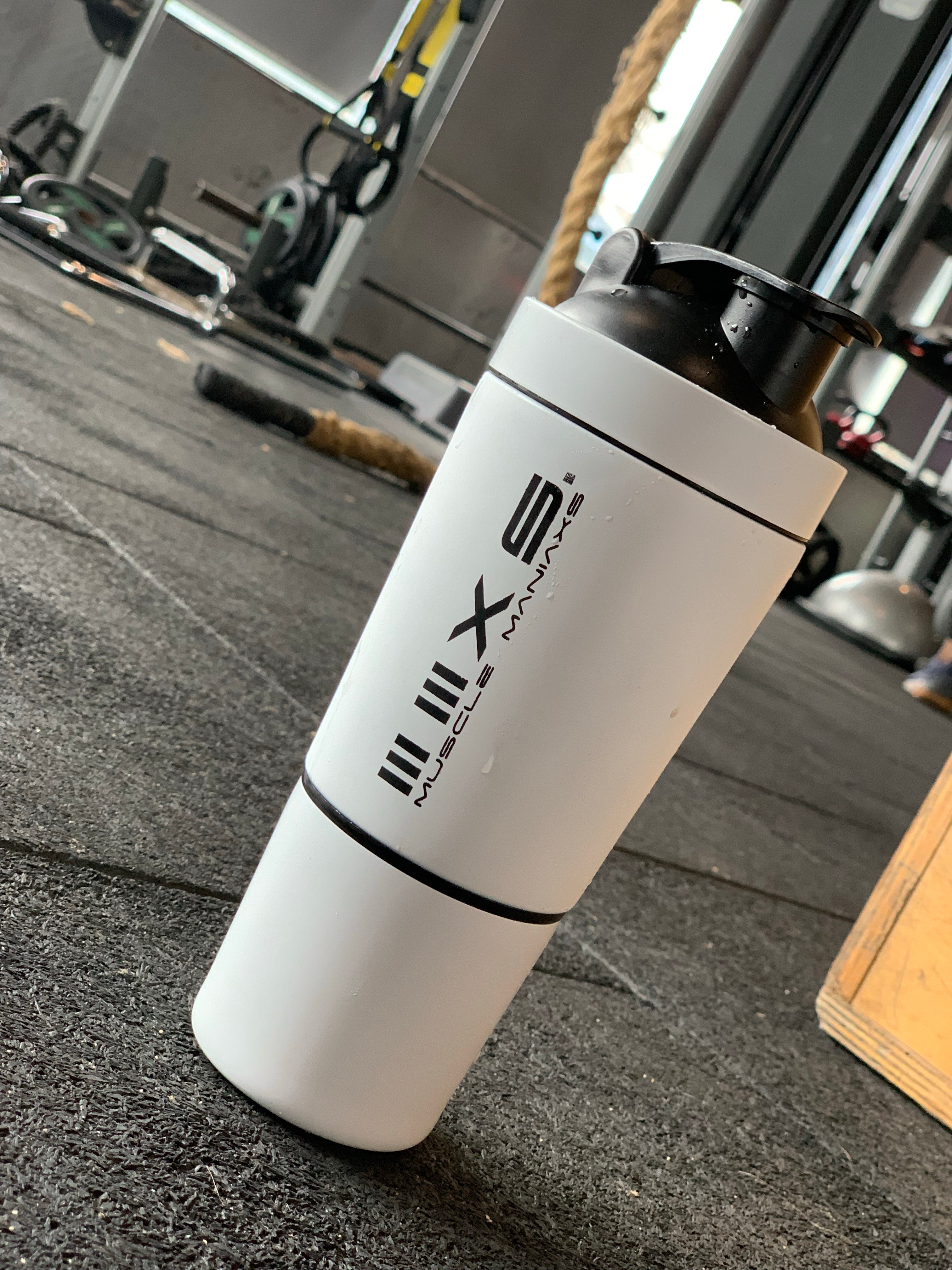 HARD STEEL SHAKER WITH DEDICATED COMPARTMENT